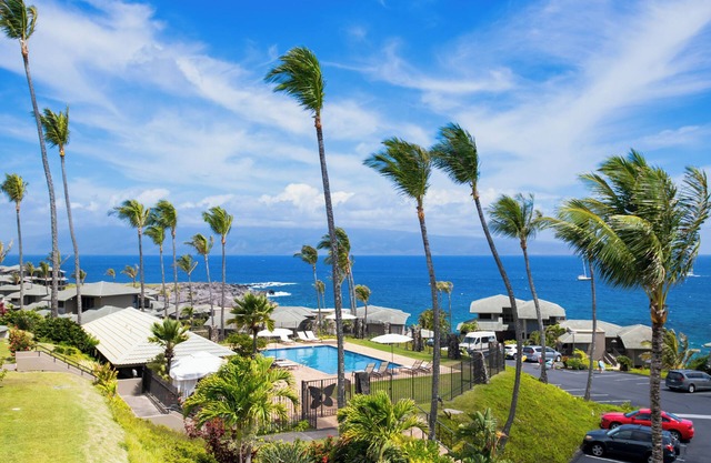 Panoramic Views from Molokai to Honolua Bay—Kapalua 16B3 Villa