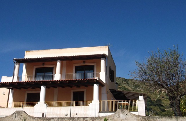 Panoramic villa, 100 meters from the sea and 400 from the port of Lipari, with 3 apartments.
