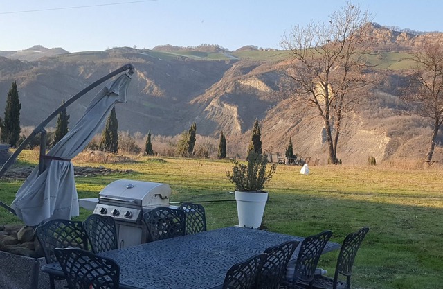 Panoramic Vistas, Contemporary living & Winelands - 15 minutes from Imola