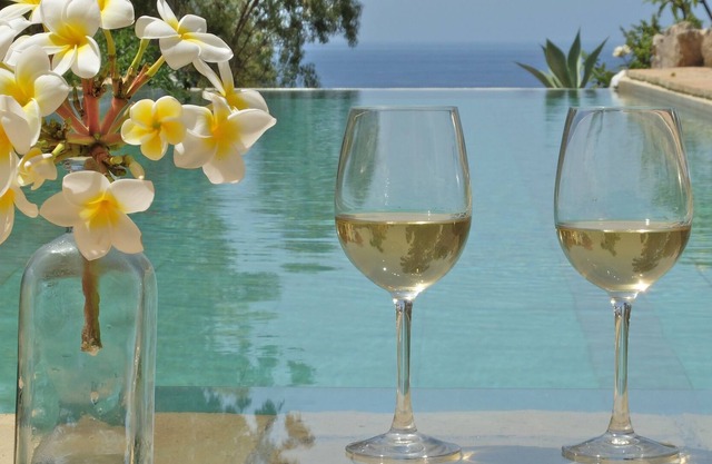 Paradise by the sea. Infinity Pool. Amazing wiews. Beach 3 min. walk.
