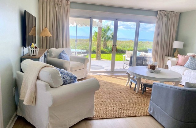 Paradise Found : Beach Front Condo w/Breathtaking Views!