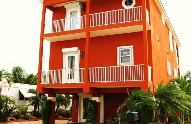 PARADISE HOME AWAY FROM HOME!!