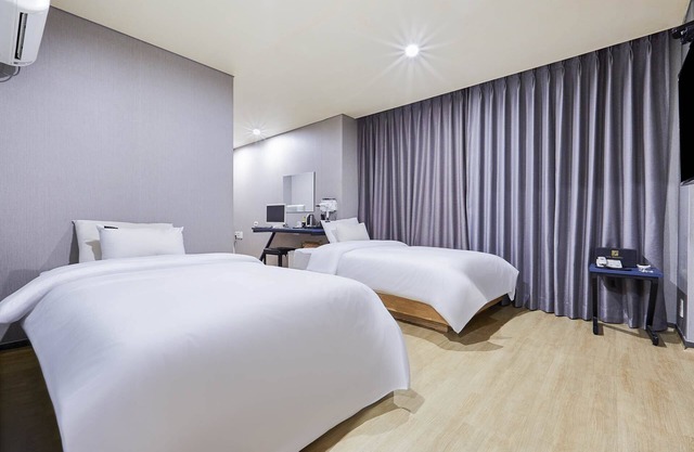 Paradise Hotel
