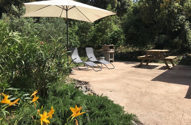 PARADISE IN BONIFACIO NEAR BEACHES, HUGE GARDEN, BARBECUE, AIR CONDITIONING