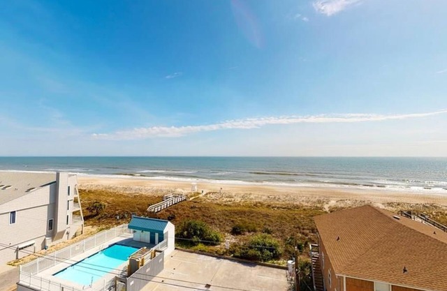 Paradise Towers 503 - Oceanfront Complex with full size Swimming Pool