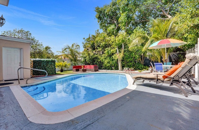 Paradise Villa with Heated Pool and close to Beach