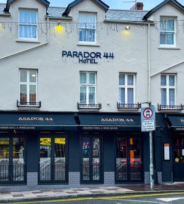 Parador 44