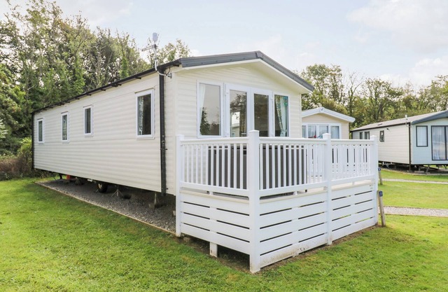 PARBOLA 7, family friendly, with pool in Gwinear