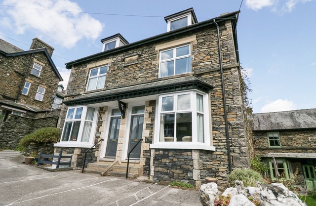 PARK BECK, family friendly, character holiday cottage in Windermere