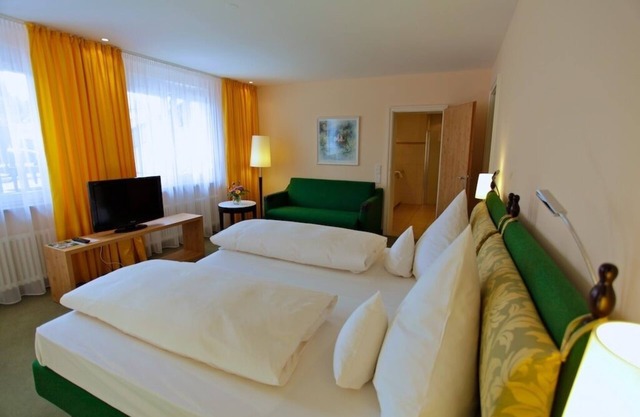 Park suite with shower/WC and terrace
