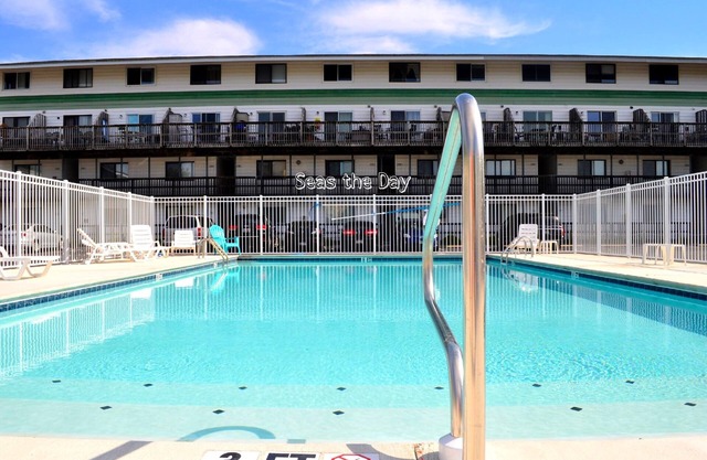 Park View, Pool, Fireworks and short walk to the Beach - Book Now!