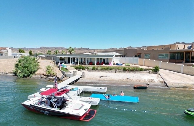 Parker Paradise! 7BR, 14 beds, waterfront, beach, private dock, sleeps 16