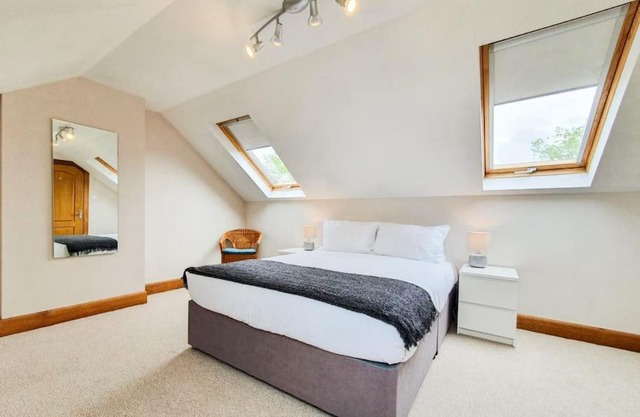 Parkgate Apartment - Near M90, Amazon, Edinburgh