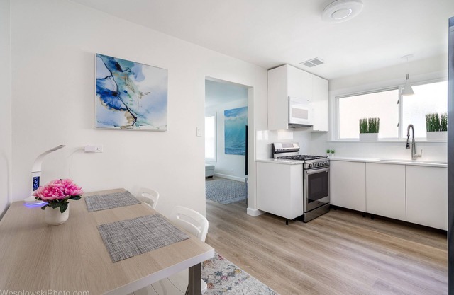 Parking, Balcony, Near Universities, Ravinia, NAPA & Train to Chicago