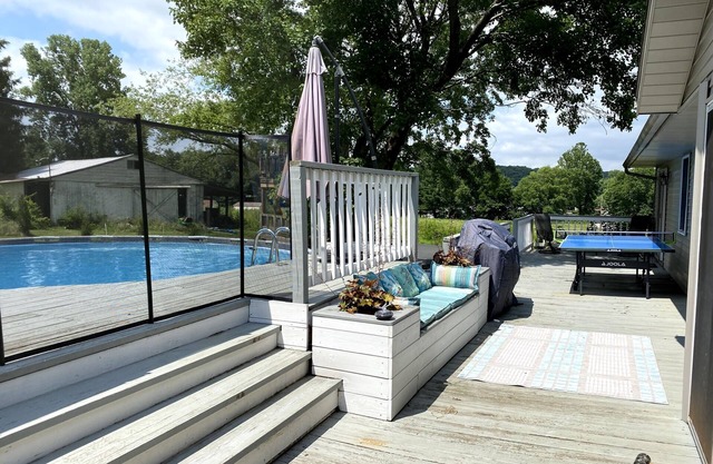 Parkview hot tub large entertainment w/arcade