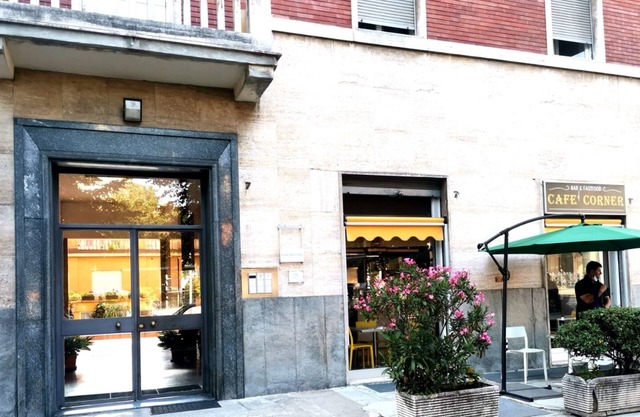 Parma Express: Apartment Front of Train Station & Parking