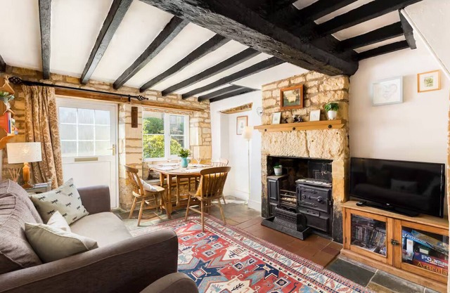 Pass the Keys | Cosy Cottage | 17th century | Garden | Parking