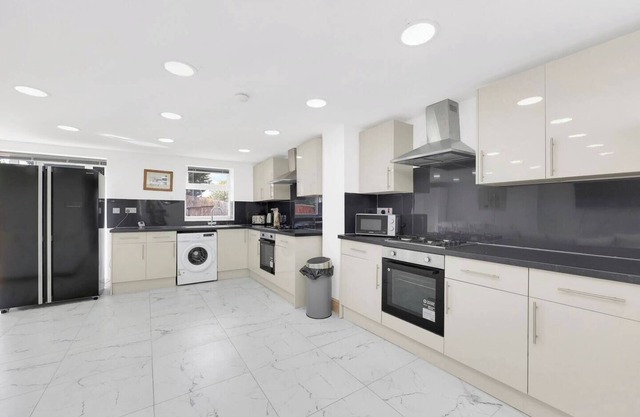 Pass the Keys | Beautiful spacious 7 bed