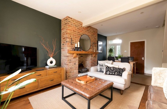 Pass the Keys | Charming 2-Bed Home/Garden/Great Travel Links