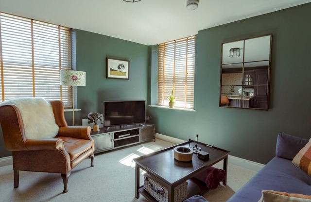 Pass the Keys | Elegant & stylish home in historic town centre