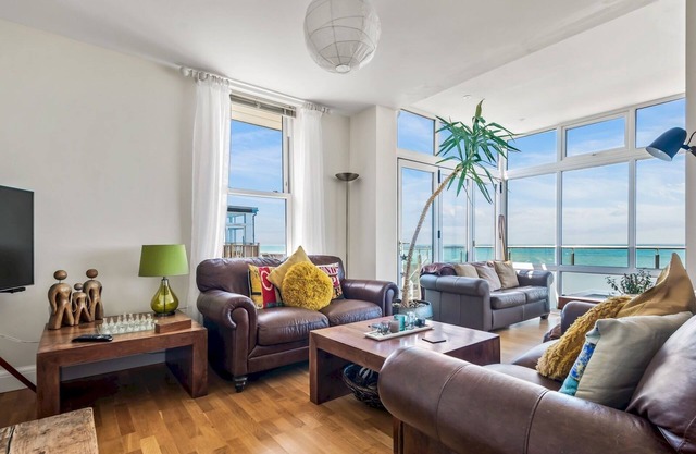 Pass the Keys | Jarrahdale Beach House - Stunning Luxurious Holiday Pad by the sea