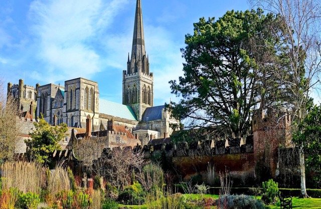 Pass the Keys | Modern Central Chichester Studio w/Parking & Wi-Fi