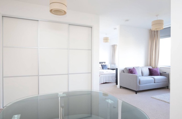 Pass the Keys | Modern Oxford Apartment - Sleeps 4