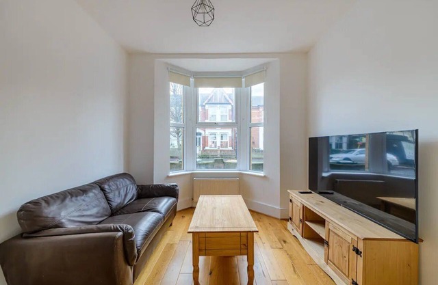 Pass the Keys | Modern Simplicity 10mins from Westfield, Stratford