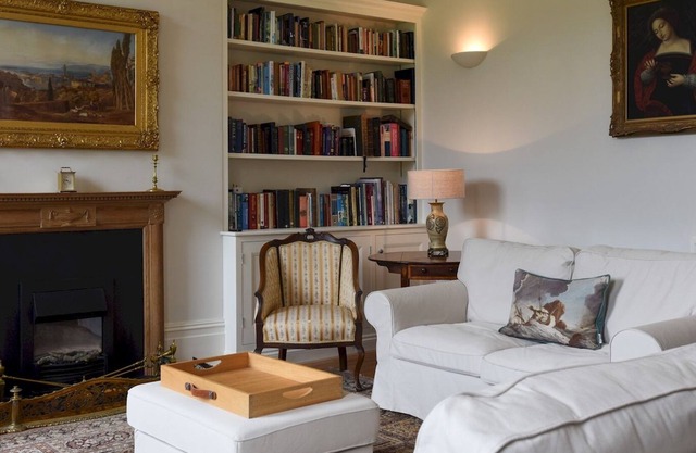 Pass the Keys | Naval Officers Quarters 2 Bed Apt Gosport Marina