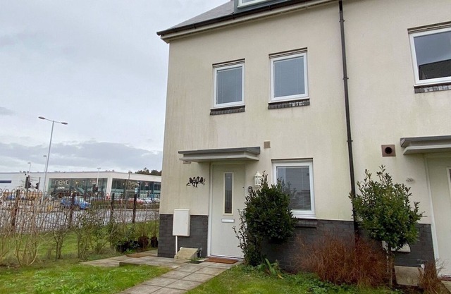 Pass the Keys | **PERFECT FOR LIBERTY STADIUM** Sleeps 8