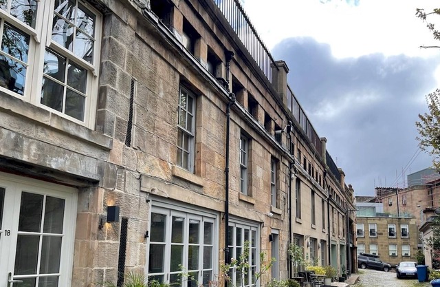 Pass the Keys | Stunning West End 1 Bed Mews House with Patio