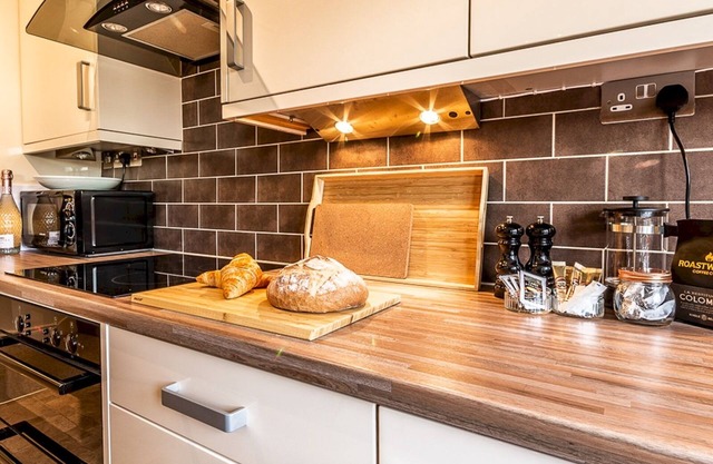 Pass the Keys | Stylish holiday townhouse by the Quay with parking