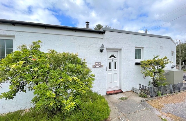Pass the Keys | Traditional Scottish Cottage in Beautiful Location
