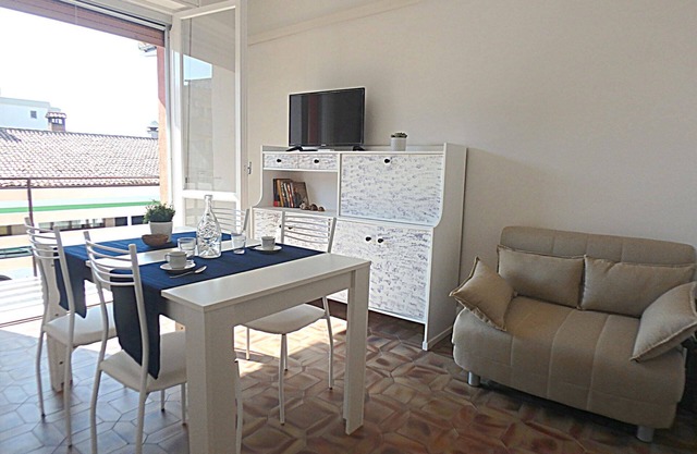 Pasubio 1 - Three-room apartment with air conditioning near the sea.