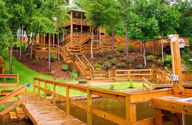 "Pat's Place" An incredible lakefront home with kayaks and decks galore.