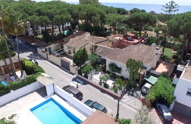 Patio Apartment, next to beach and dunes nature reserve, 15 mins Marbella