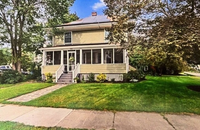 Pawtuxet Village Cottage