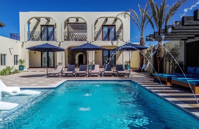 Paz del Mar 16: Luxury 8 Bedroom Heated Pool, Private Chef & Housekeeping