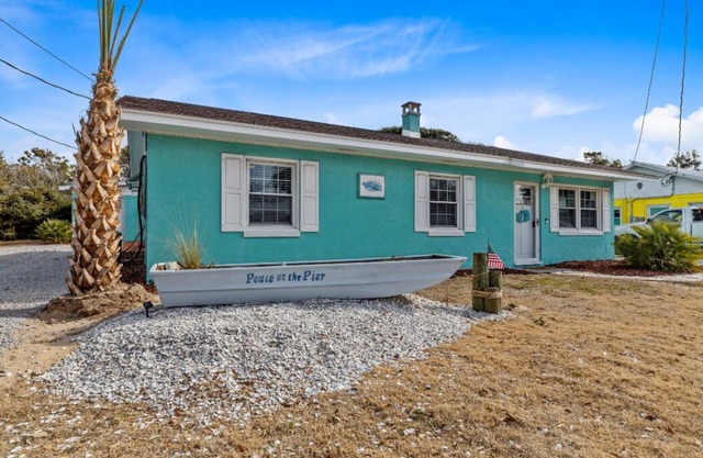 Peace at the Pier Cottage A With King Size Bed