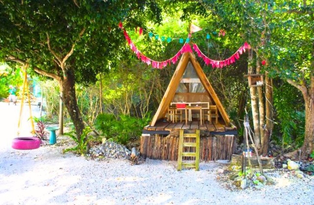 PEACE, LOVE & WIFI - Poolside Family Bungalownn