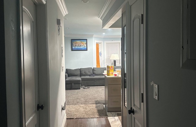 Peaceful 1 bedroom house with AC in Queens