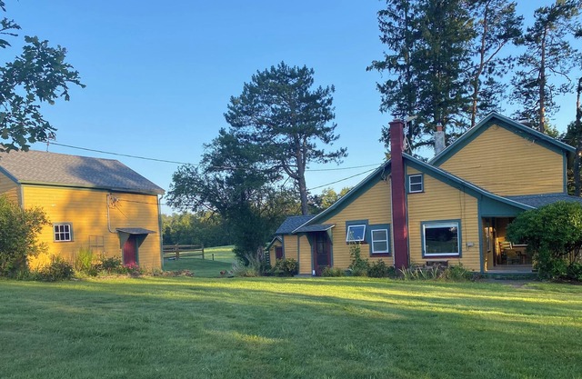 Peaceful 1811 farmhouse with beautiful views and inground pool