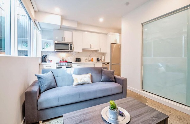 Peaceful 2BR Basement Suite Near Downtown Toronto - The Roland