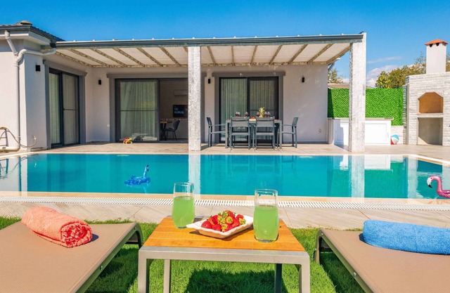 Peaceful 2BR Villa W/ Pool & Large Garden, Fethiye Villa 1001
