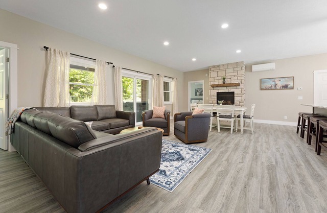 Peaceful 3-bedroom house 8 miles from TC with hot tub and fire pit!
