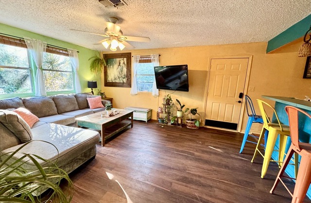 Peaceful and Private Bungalow near Downtown Orlando