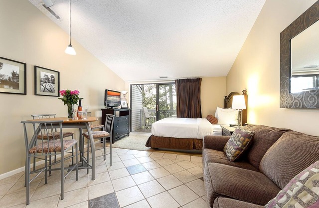 🏖️ Peaceful Bayview Studio @ The Shores | Deck + Beach Access + Champagne Welcome ➠ 5693
