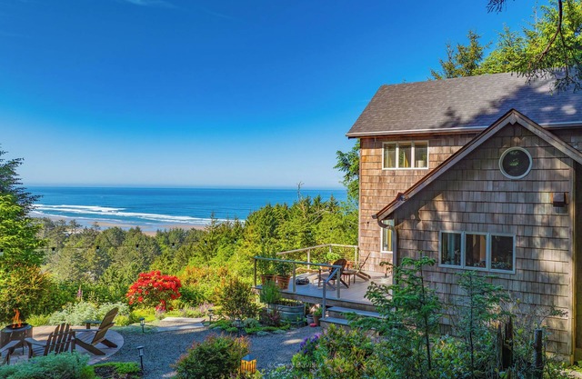 Peaceful Cannon Beach Home with views of Haystack Rock