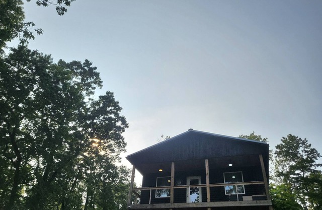 Peaceful chalet with AC in charming Stuart in Bull mountain near Philpott Lake