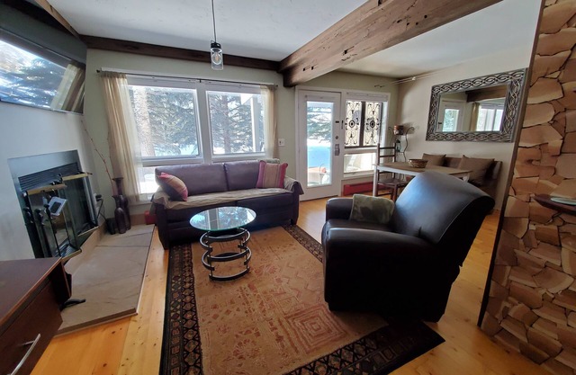Peaceful condo on a golf course, minutes from Beaver Creek and Vail Resorts